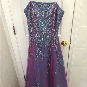 Size 9/10 Strapless prom dress